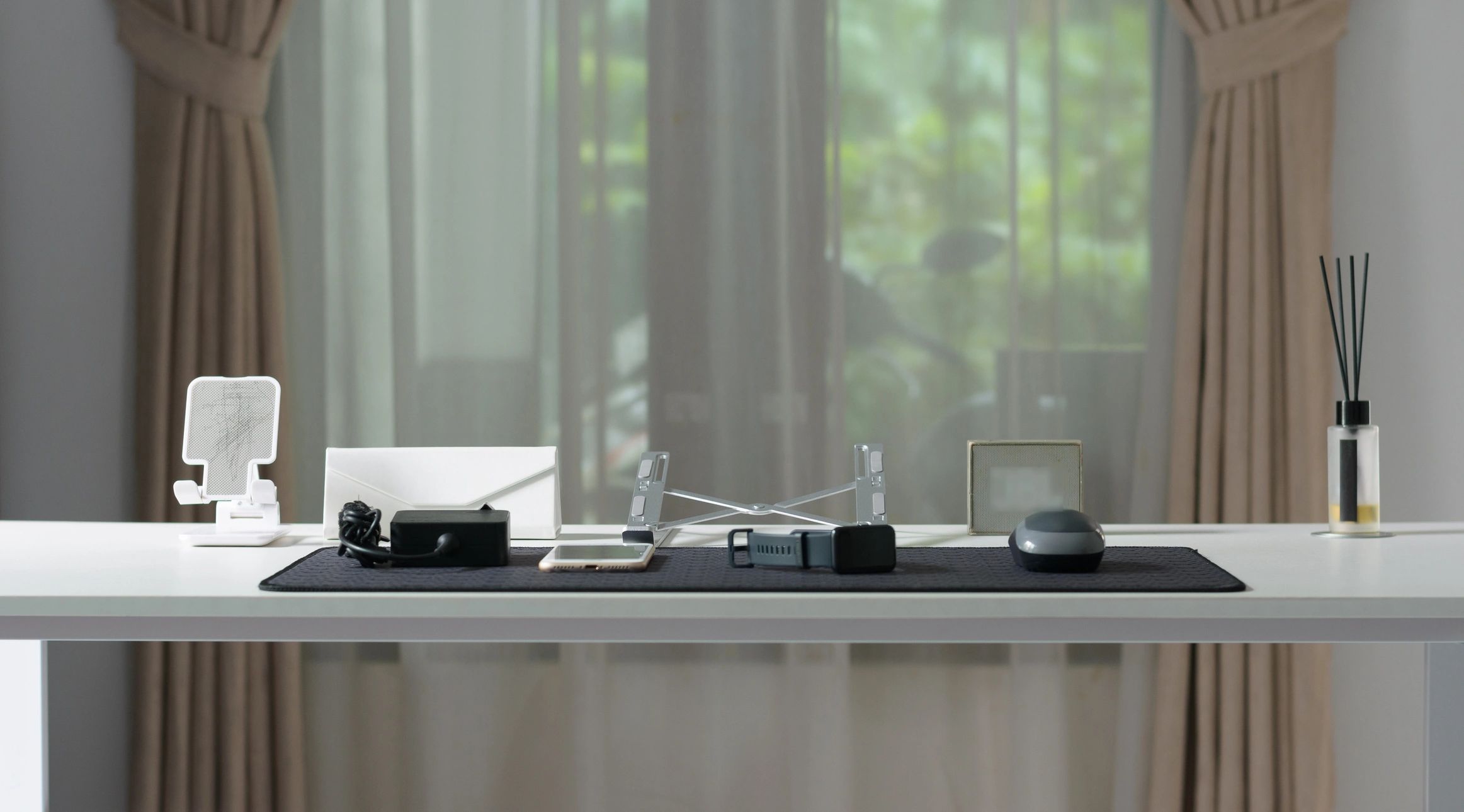 Modern desk setup suitable for docking station solutions